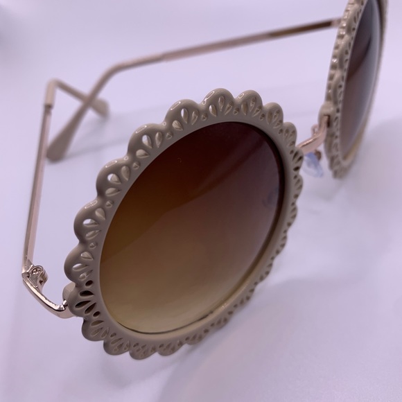 Shade in Style - Picture 2 of 4